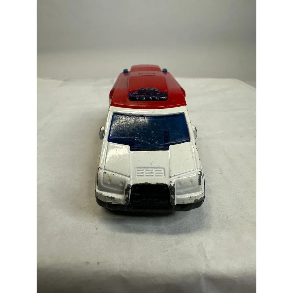 Matchbox Metro Ambulance‎ F11 Diecast Toy Vehicle 2003 White Red